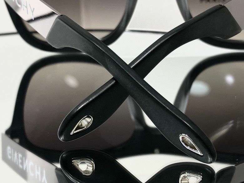 Picture of Givenchy Sunglasses _SKUfw46806140fw